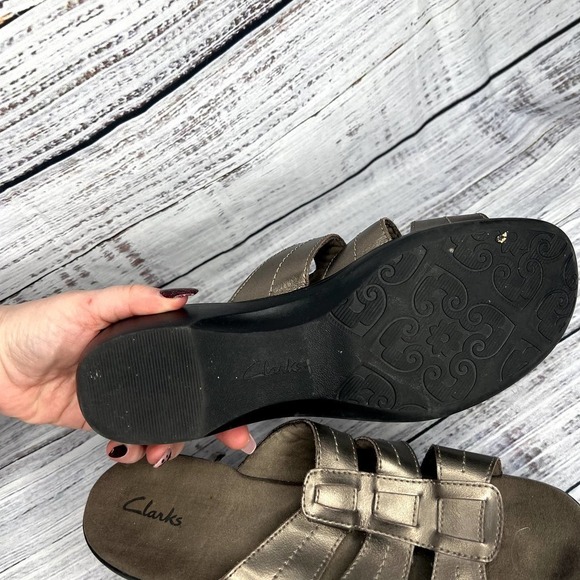 Clarks Prarie Butter Pewter Sandals Slide Comfort Shoes sz 9 - Picture 3 of 3